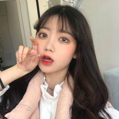 短发可爱女生网红吃瓜,可爱瞬间引网友热议